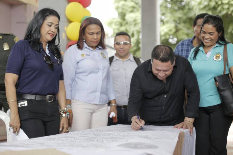 Estudiantes de I.E Luis Carlos López pueden graduarse como Bachilleres Técnicos: Estudiantes de I.E Luis Carlos López pueden graduarse como Bachilleres Técnicos