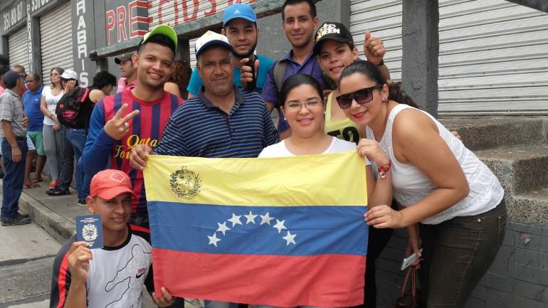 venezolanos en zonas de votación, en Barranquilla.