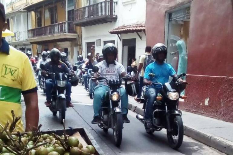 Mototaxistas de Cartagena desafían a las autoridades protestando en el Centro Histórico: Mototaxistas de Cartagena desafían a las autoridades protestando en el Centro Histórico