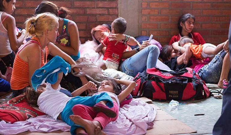 !!EMIGRACIÓN MASIVA!! éxodo sin control 1501587749_449604_1501587841_noticia_normal