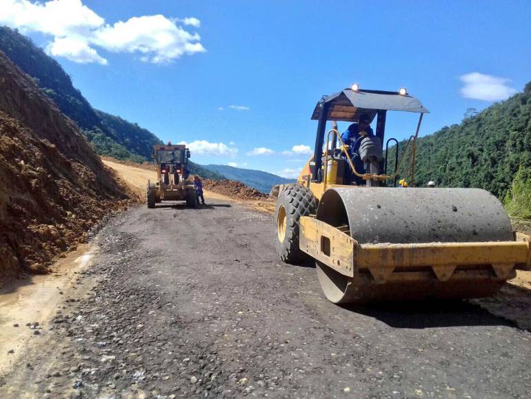 VÍAS SANTANDER LLUVIAS DESLIZAMIENTOS SAN GIL: En próximas horas habrá paso por la vía San Gil - Charalá
