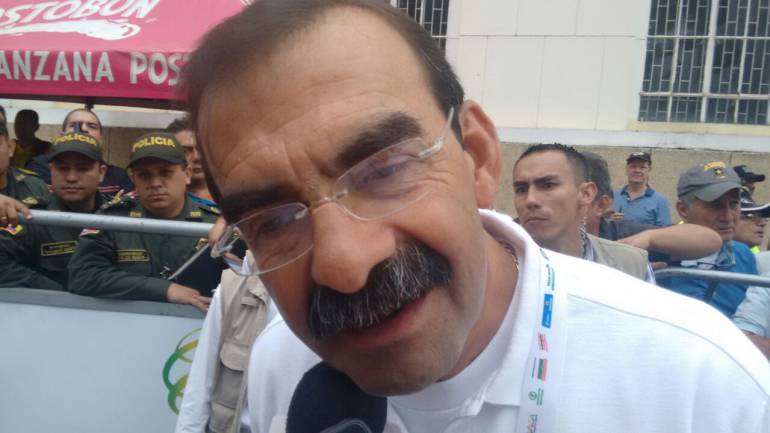CICLISMO, POLICÍA, VUELTA A COLOMBIA: Un general de la república de cuatro soles participa en la vuelta a Colombia