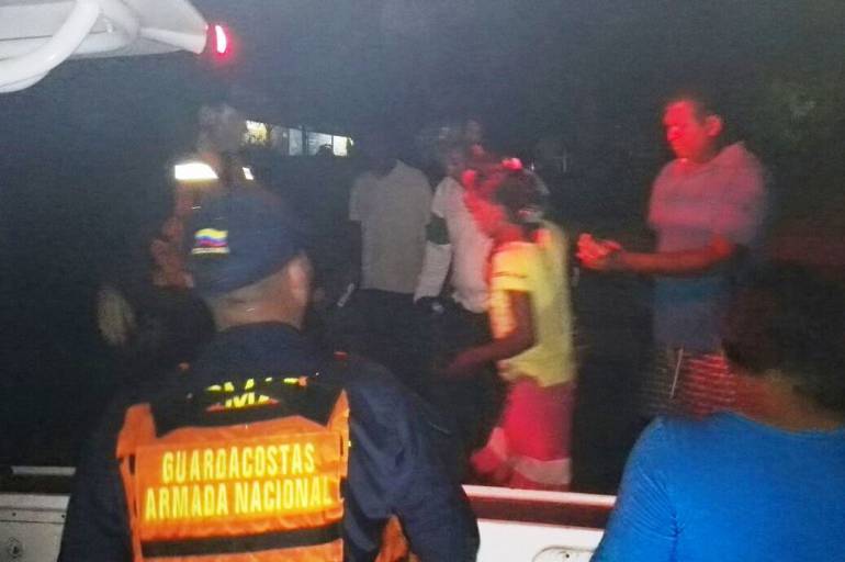 Armada Nacional evacúa mujer con dificultades médicas de las Islas del Rosario: Armada Nacional evacúa mujer con dificultades médicas de las Islas del Rosario