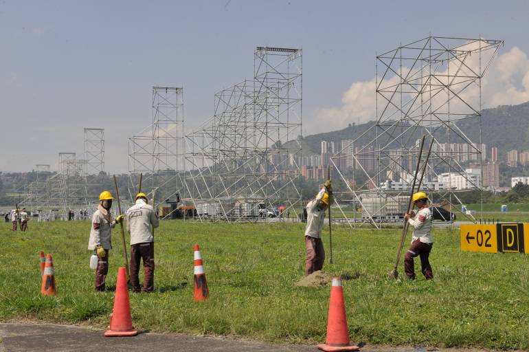 Avanza el montaje técnico para la misa campal con el Papa Francisco en el Olaya Herrera