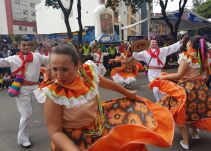 Video: El folclor de varias regiones emocionó en el desfile de carrozas