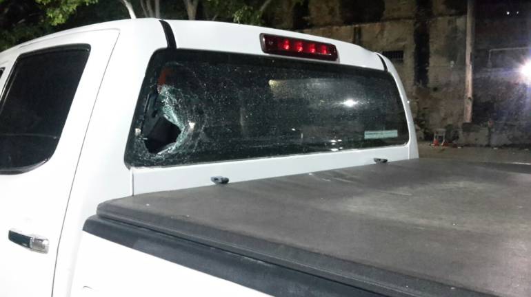 Varias viviendas y vehículos afectados por protestas contra Electricaribe en el sur de Cartagena: Varias viviendas y vehículos afectados por protestas contra Electricaribe en el sur de Cartagena
