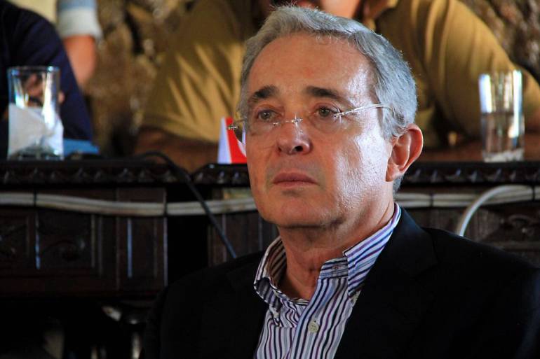 MEDELLÍN, URIBE, ARREMETIÓ, PRECANDIDATOS, ABANDONADO, SANTOS: En Medellín, Uribe arremetió contra precandidatos que han abandonado a Santos