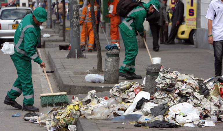 UAESP reciclaje bogota: Los contenedores de basura tendrán sección especial para el reciclaje: UAESP