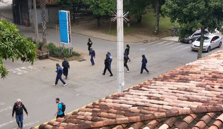 Evacuación Universidad de Antioquia: Ordenan evacuar la Universidad de Antioquia por presencia de encapuchados