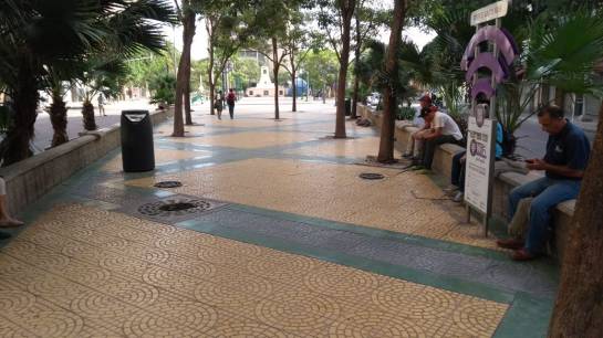 El Paseo Bolívar se ha convertido en el hogar de muchos extranjeros que no tienen cómo pagar una habitación El Paseo Bolívar se ha convertido en el hogar de muchos extranjeros que no tienen cómo pagar una habitación