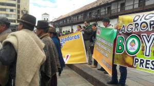 Con plantón, campesinos protestaron por la crisis agropecuaria en Boyacá: Con plantón, campesinos protestaron por la crisis agropecuaria en Boyacá Con plantón, campesinos protestaron por la crisis agropecuaria en Boyacá: Con plantón, campesinos protestaron por la crisis agropecuaria en Boyacá