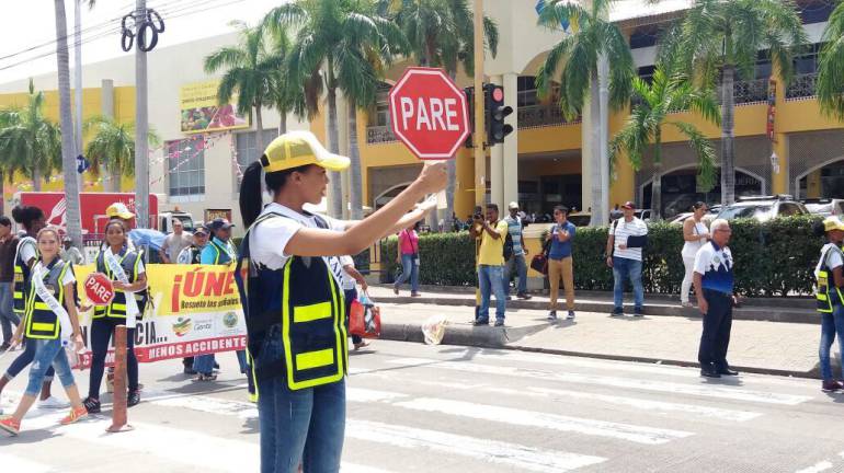 Aspirantes a Reinado de la Independencia de Cartagena apoyan educación vial: Aspirantes a Reinado de la Independencia de Cartagena apoyan educación vial