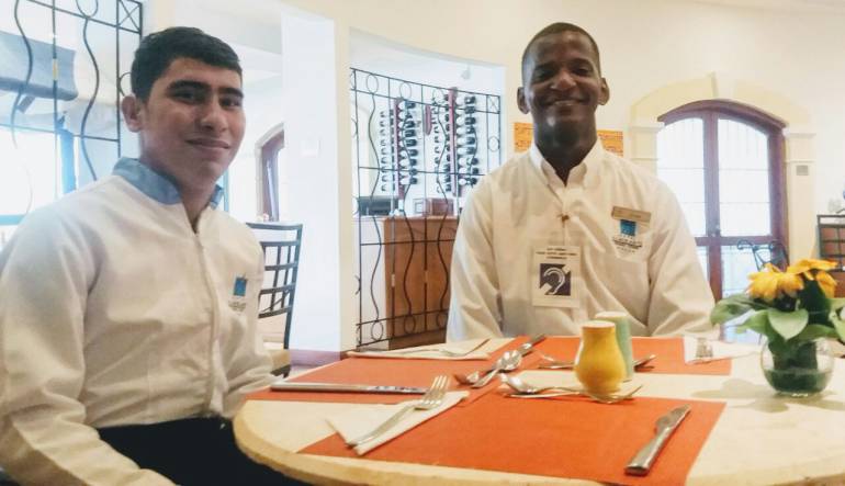 Los trabajadores sordos que hacen historia en la hotelería de Cartagena: Los trabajadores sordos que hacen historia en la hotelería de Cartagena