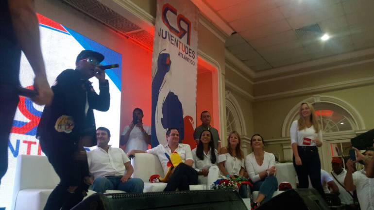 Campaña de Vargas Lleras niega estar presionando funcionarios para recolectar firmas