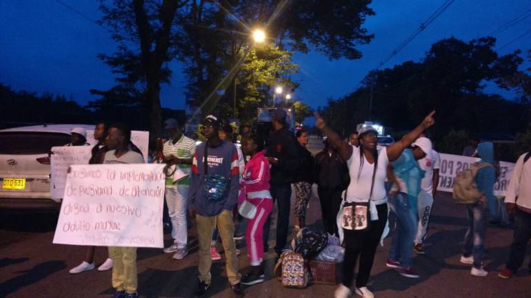 Movilización: Comunidades indígenas y afro de zona rural de Jamundí bloquean vía a Potrerito y Salvajina