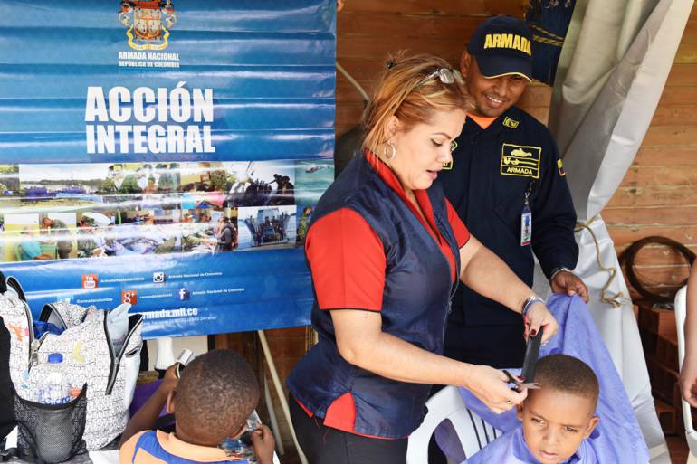 La Armada Nacional apoyó jornada de apoyo al desarrollo en la isla de Tierra Bomba: La Armada Nacional apoyó jornada de apoyo al desarrollo en la isla de Tierra Bomba