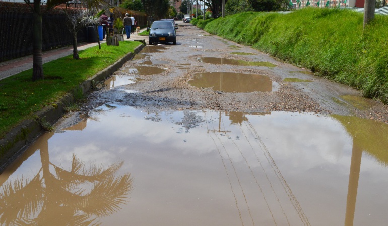 Pavimentación de las vías: Más de 8 años lleva sin pavimentarse la vía del barrio Catalejo en Bogotá
