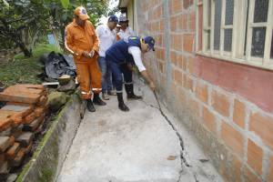 CIERRAN DE FORMA TOTAL LA CARRETERA BUCARAMANGA SAN VICENTE DE CHUCURÍ DEBIDO A UNA FALLA GEOLÓGICA INVIERNO: Video: Cerrada la carretera Bucaramanga San Vicente por falla geológica CIERRAN DE FORMA TOTAL LA CARRETERA BUCARAMANGA SAN VICENTE DE CHUCURÍ DEBIDO A UNA FALLA GEOLÓGICA INVIERNO: Video: Cerrada la carretera Bucaramanga San Vicente por falla geológica