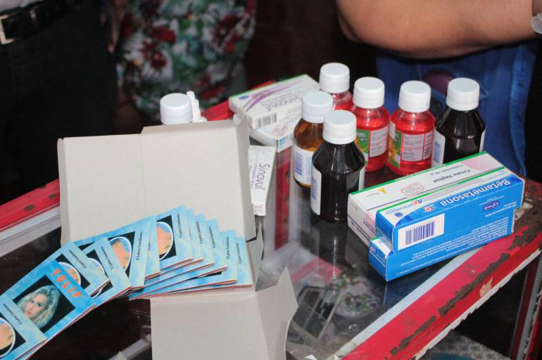 Autoridades de salud de Cartagena decomisan medicamentos y suspende actividades a tres tiendas: Autoridades de salud de Cartagena decomisan medicamentos y suspende actividades a tres tiendas