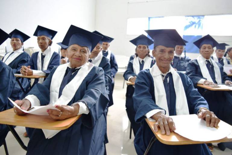 50 adultos mayores de Arjona y Turbaco se alfabetizaron gracias a la gobernación de Bolívar: 50 adultos mayores de Arjona y Turbaco se alfabetizaron gracias a la gobernación de Bolívar