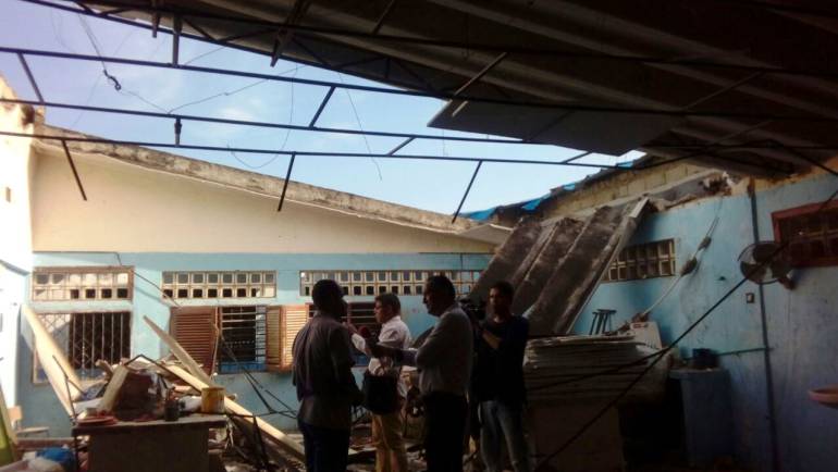 Se declaran en paro estudiantes del colegio que se le desplomó techo en Cartagena: Se declaran en paro estudiantes del colegio que se le desplomó techo en Cartagena