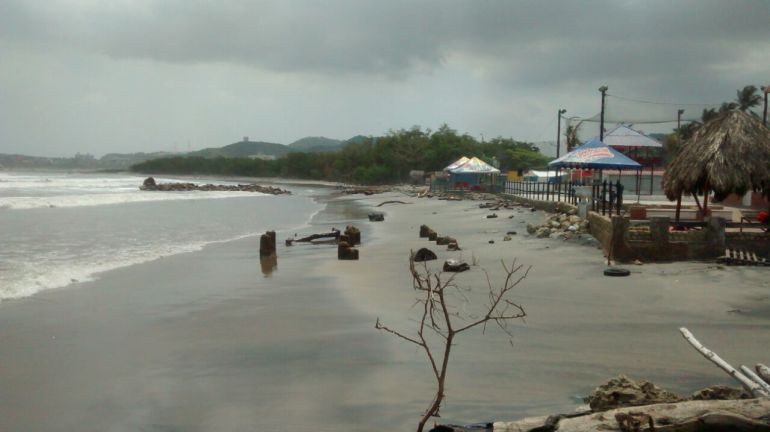Un ahogado y un desaparecido en Puerto Mocho: Un ahogado y un desaparecido al hundirse lancha en Puerto Mocho