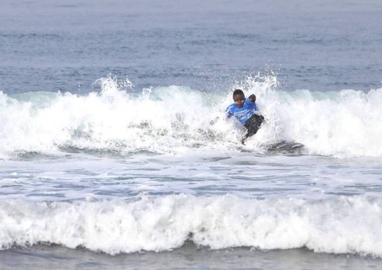 Niño cartagenero gana medalla de bronce en Mundial de Surf Adaptado: Niño cartagenero gana medalla de bronce en Mundial de Surf Adaptado