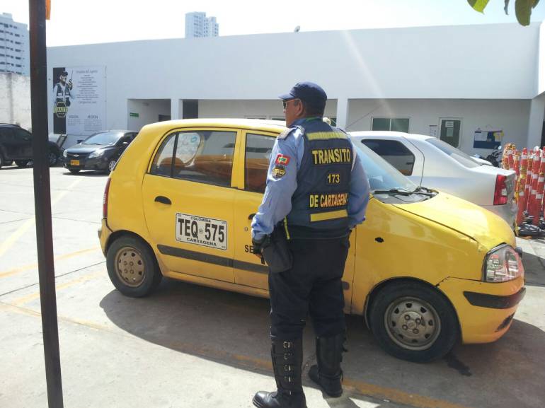 Taxistas de Cartagena protestan por cámara de fotomulta