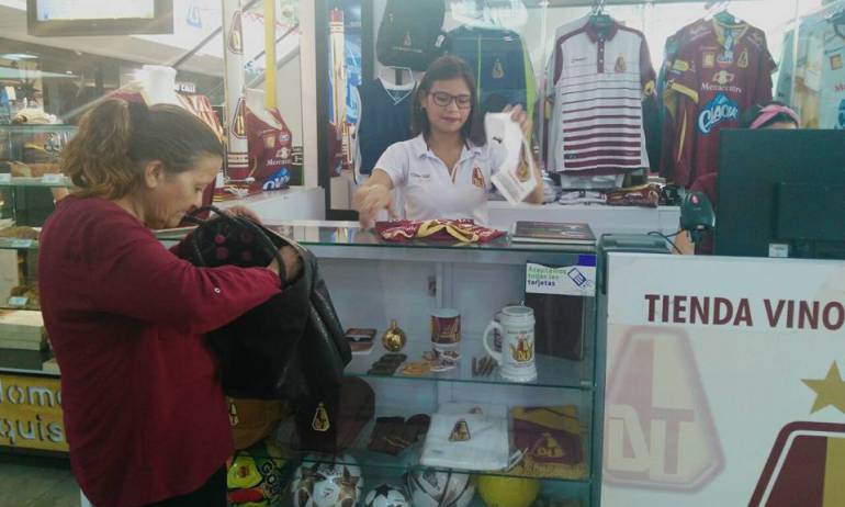 Deportes TolimaI VS Santa Fe: Incrementan ventas de la camiseta del Deportes Tolima