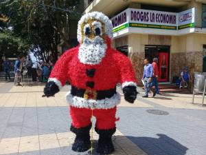 Figura de Papa Noel ubicado en plaza de Bolívar de Armenia Figura de Papa Noel ubicado en plaza de Bolívar de Armenia