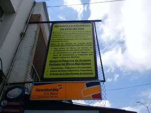 Con un cartel, los comerciantes aseguran que el bici carril no fue socializado Con un cartel, los comerciantes aseguran que el bici carril no fue socializado