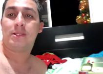 Alcalde Ambrosio Alarcón sale en vídeo con varias botellas de Whisky