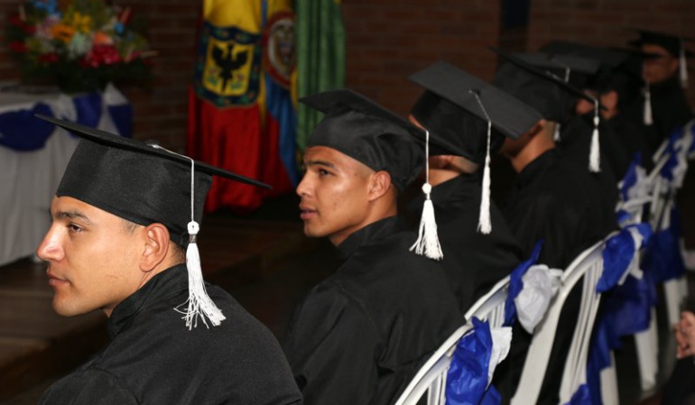 Más de 300 detenidos en la cárcel de Bogotá se graduaron del colegio
