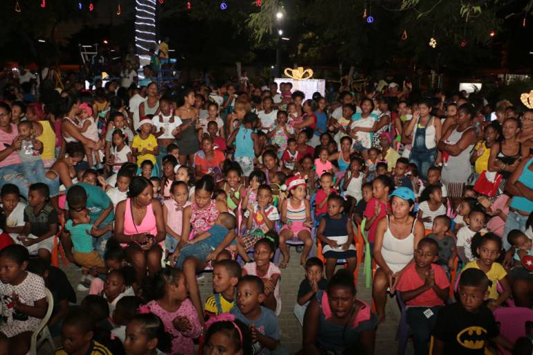 SACSA entrega juguetes a niños vecinos al aeropuerto de Cartagena: SACSA entrega juguetes a niños vecinos al aeropuerto de Cartagena