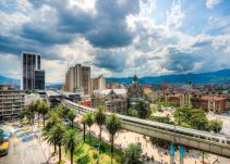 Controversia por supuesta restricción para tomar fotos en parques de Medellín