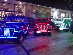 10 Jeep Willys con luces navideñas recorren las calles de Armenia 10 Jeep Willys con luces navideñas recorren las calles de Armenia