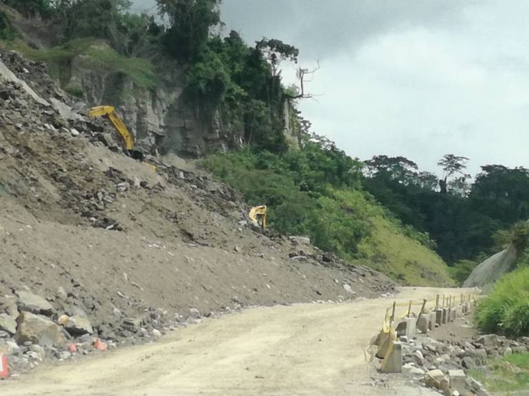 VIA, DERRUMBE, RESTRICCION: Extendieron horario de paso a un carril entre Bucaramanga y Barrancabermeja
