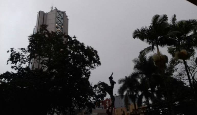 Todos los días a 5:45, 6:48, 7:48 y 8:45 a.m. escuche la información local en Caracol Radio