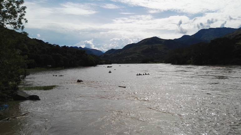 Una camioneta cayó al río Cauca: tres muertos y un desaparecido Una camioneta cayó al río Cauca: tres muertos y un desaparecido