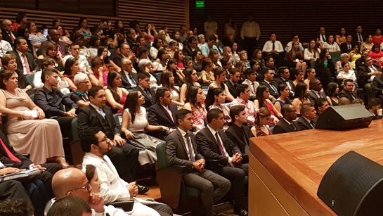 34 estudiantes de la Universidad Icesi recibieron su bata blanca 34 estudiantes de la Universidad Icesi recibieron su bata blanca