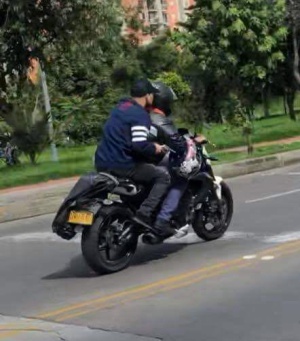 Video de intento de atraco a mujer cerca a Titán: Hombres en moto y armados golpearon a una mujer para robarla Video de intento de atraco a mujer cerca a Titán: Hombres en moto y armados golpearon a una mujer para robarla