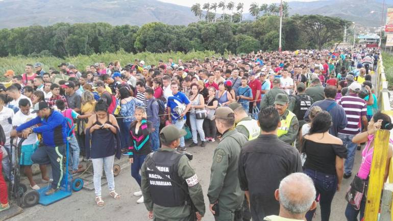 Gobierno (interino) de Juan Guaidó - Página 15 1516429387_639348_1516429741_noticia_normal