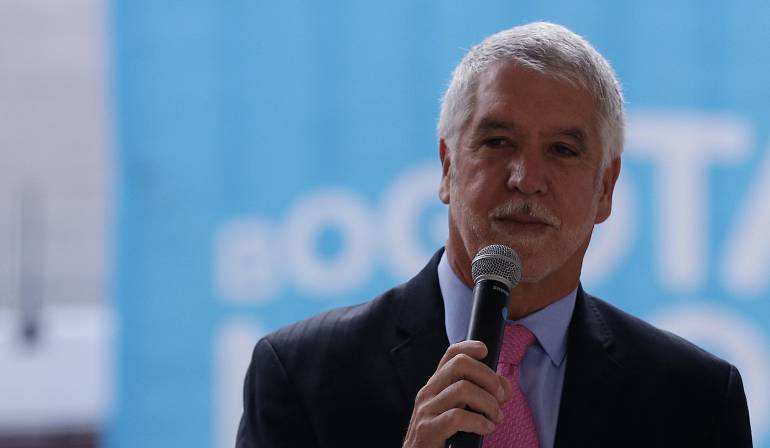 Peñalosa: Peñalosa pide al Concejo que apruebe aumento de tarifas de parqueaderos