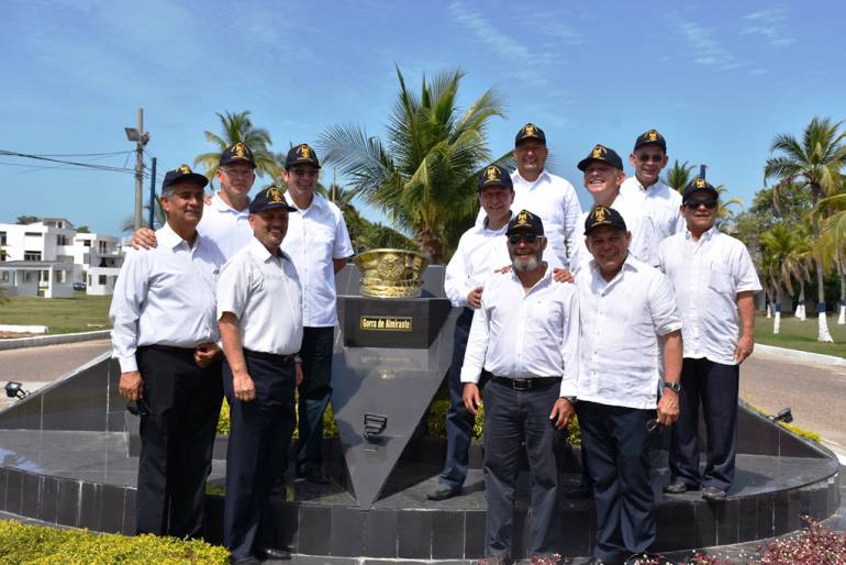 Luego de 40 años, egresados se reúnen en la Escuela Naval de Cadetes: Luego de 40 años, egresados se reúnen en la Escuela Naval de Cadetes
