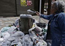 Con más camiones intentan mitigar la emergencia sanitaria en Bogotá