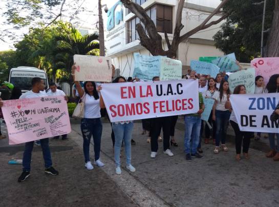 Empleados de la Uniautónoma protestan por atrasos en pagos Empleados de la Uniautónoma protestan por atrasos en pagos