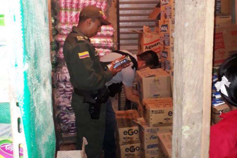 Incautaron de 700 botellas de licor adulterado en el Carmen de Bolívar: Incautaron de 700 botellas de licor adulterado en el Carmen de Bolívar