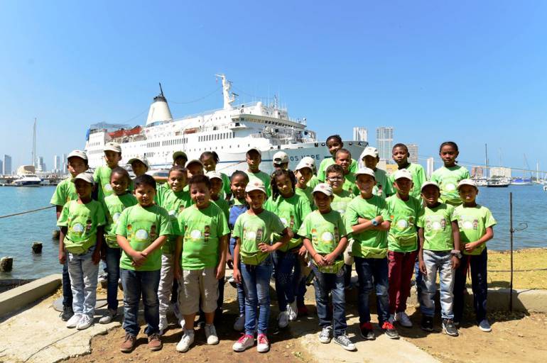 Niños de la Fundación Puerto de Cartagena visitaron el Barco Biblioteca: Niños de la Fundación Puerto de Cartagena visitaron el Barco Biblioteca