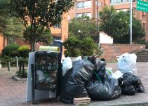 Chapinero, Teusaquillo y parte del centro amanecen inundadas de basura