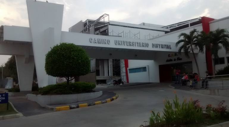 Muere hombre al caerle andamio por las fuertes brisas en Barranquilla